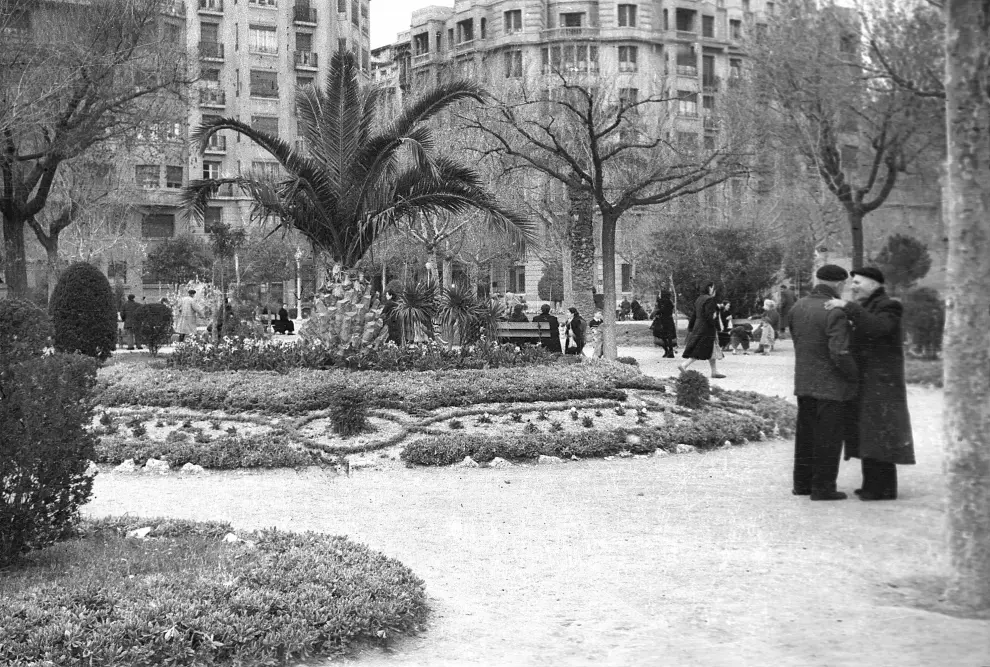 Jardín de la plaza José Antonio de Zaragoza, en la actualidad la plaza de los Sitios