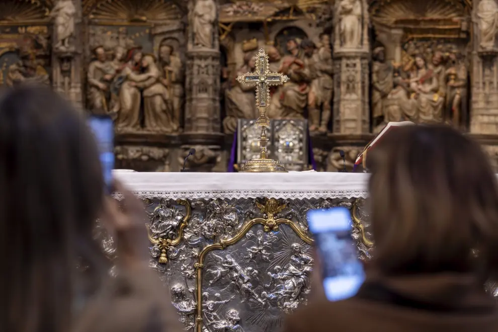 Un trozo de la Cruz de Cristo, expuesto en la basílica del Pilar de Zaragoza