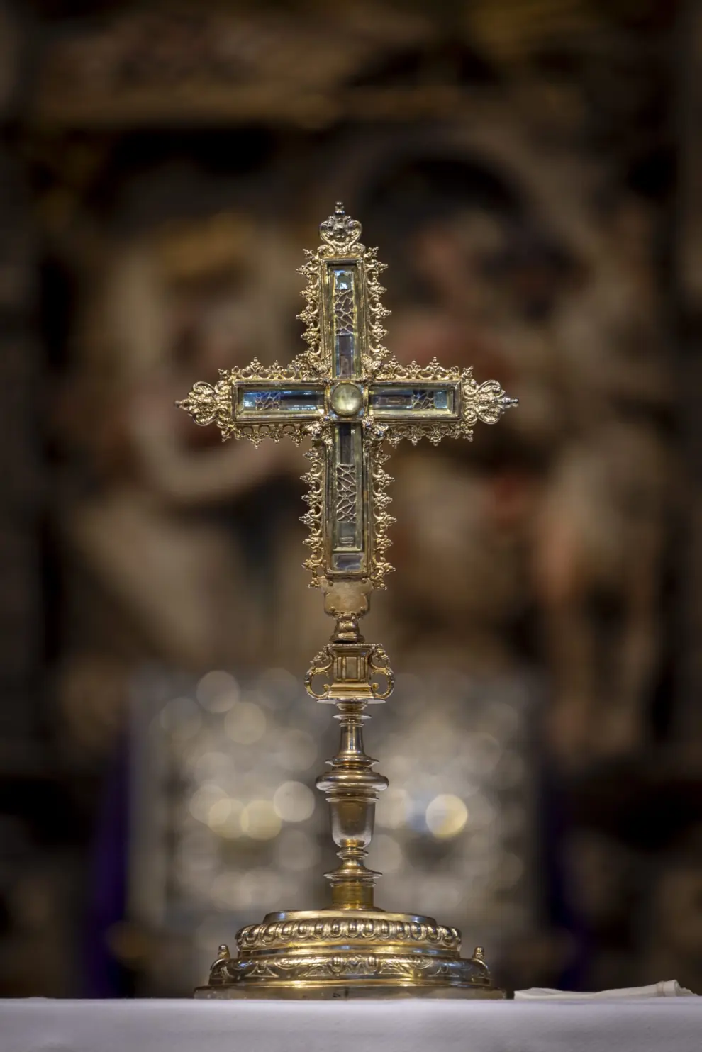 Un trozo de la Cruz de Cristo, expuesto en la basílica del Pilar de Zaragoza