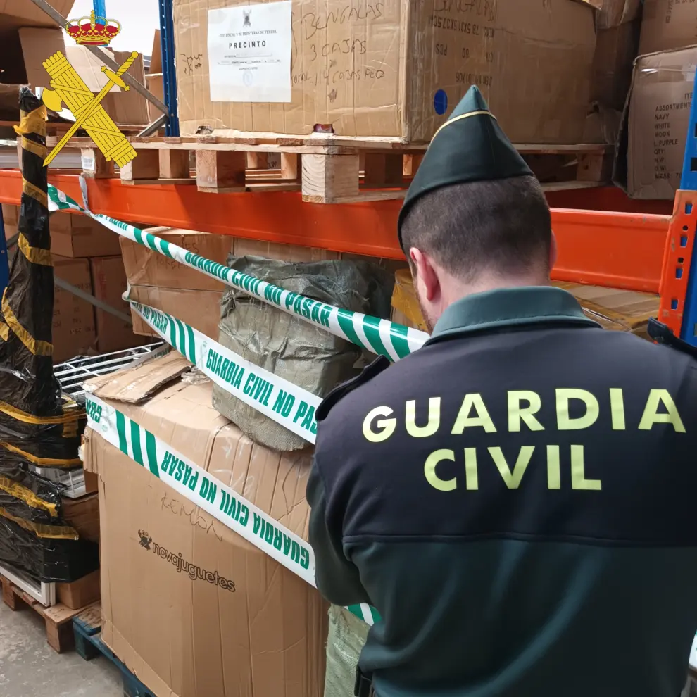 Registro de los agentes de la Guardia Civil de Teruel en una nave de Zaragoza