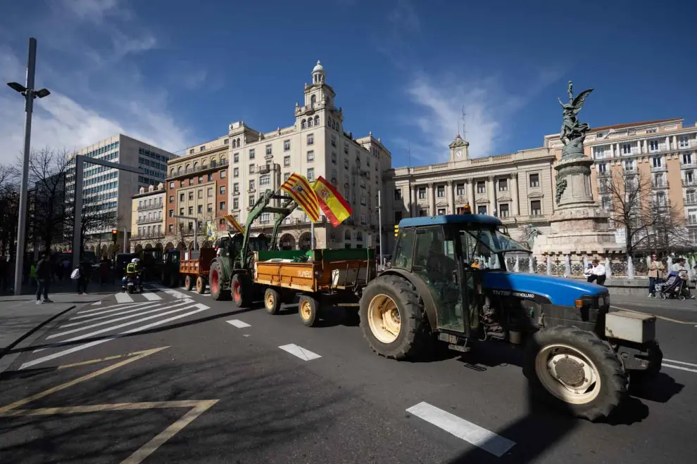 Varios tractores, en el centro de Zaragoza este sábado