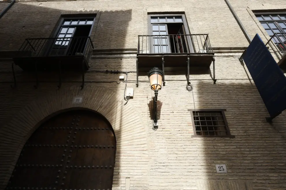 El palacio de la Real Maestranza de Caballería alberga las ventanas más antiguas de Zaragoza, datadas en el siglo XVI.