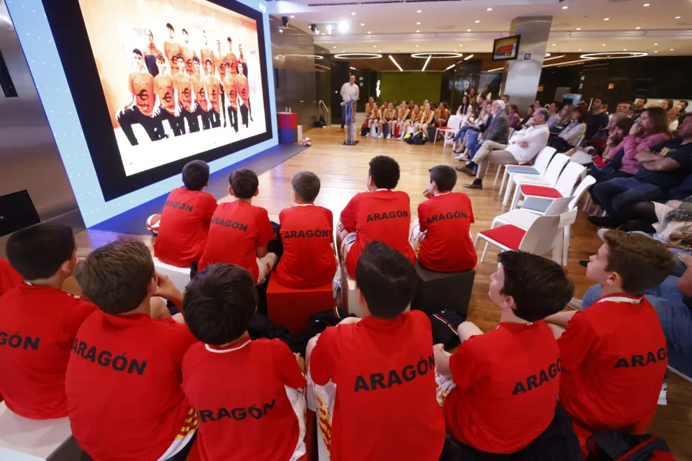 Presentación de las selecciones aragonesas de minibasket en el Espacio Xplora de Ibercaja en Zaragoza