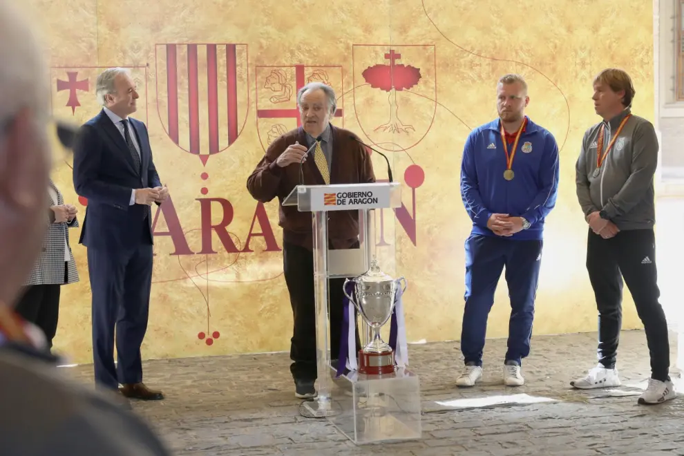 Jorge Azcón recibe a las selección aragonesa, campeona de la fase española de la Copa UEFA de las Regiones