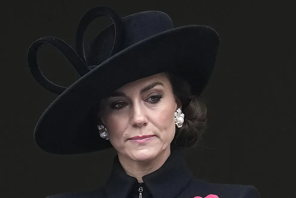 Britains Kate, Princesa de Gales, asiste al servicio del Domingo del Recuerdo en el Cenotafio de Whitehall en Londres
