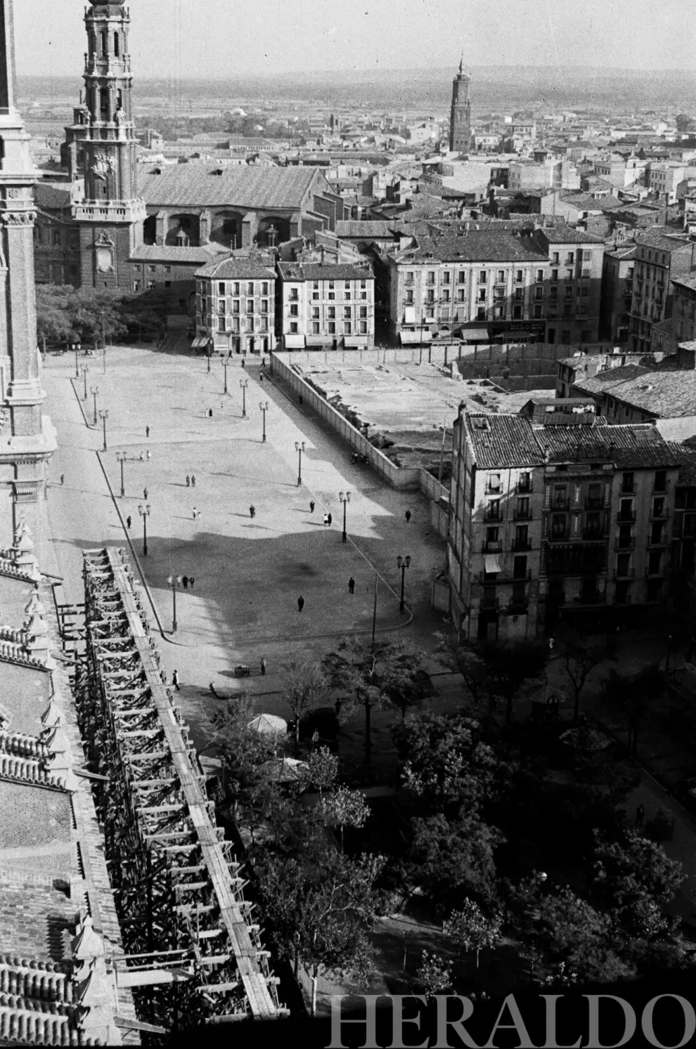 Vista aérea de la plaza del Pilar y el solar donde se construirá el Gobierno Civil (Delegación del Gobierno)