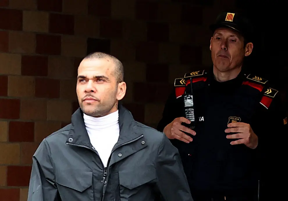 El futbolista Dani Alves abandona la prisión de Brians 2 en Barcelona