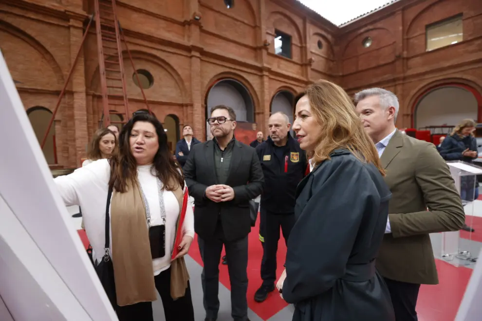 La alcaldesa de Zaragoza, Natalia Chueca, en su visita al Museo del Fuego para la presentación del nuevo parque.
