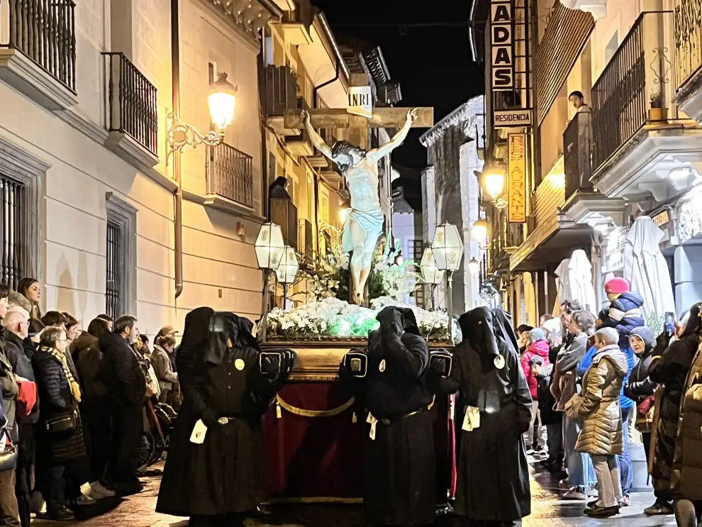 La procesión del Silencio ha protagonizado el Martes Santo en Jaca.