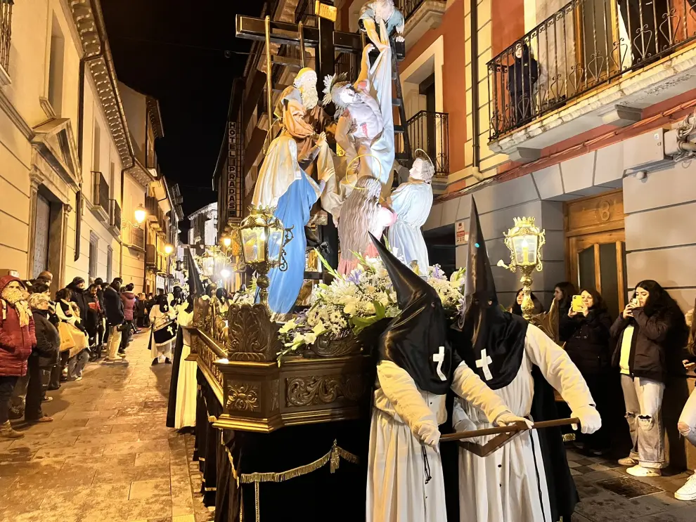 La procesión del Silencio ha protagonizado el Martes Santo en Jaca.