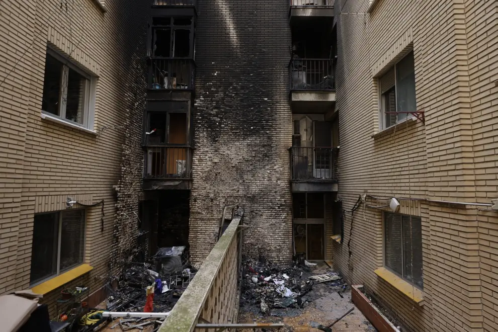 Incendio en el patio interior de una vivienda en el Actur de Zaragoza