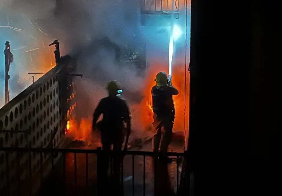 Incendio en un edificio de viviendas del Actur, en Zaragoza.