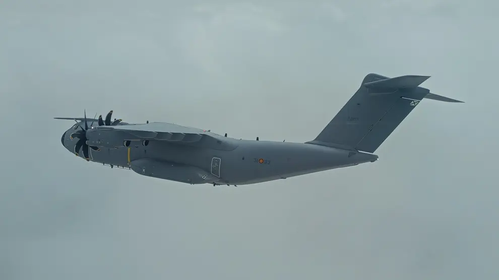 Un avión del Ala 31 de Zaragoza sobrevuela la franja de Gaza con ayuda humanitaria.