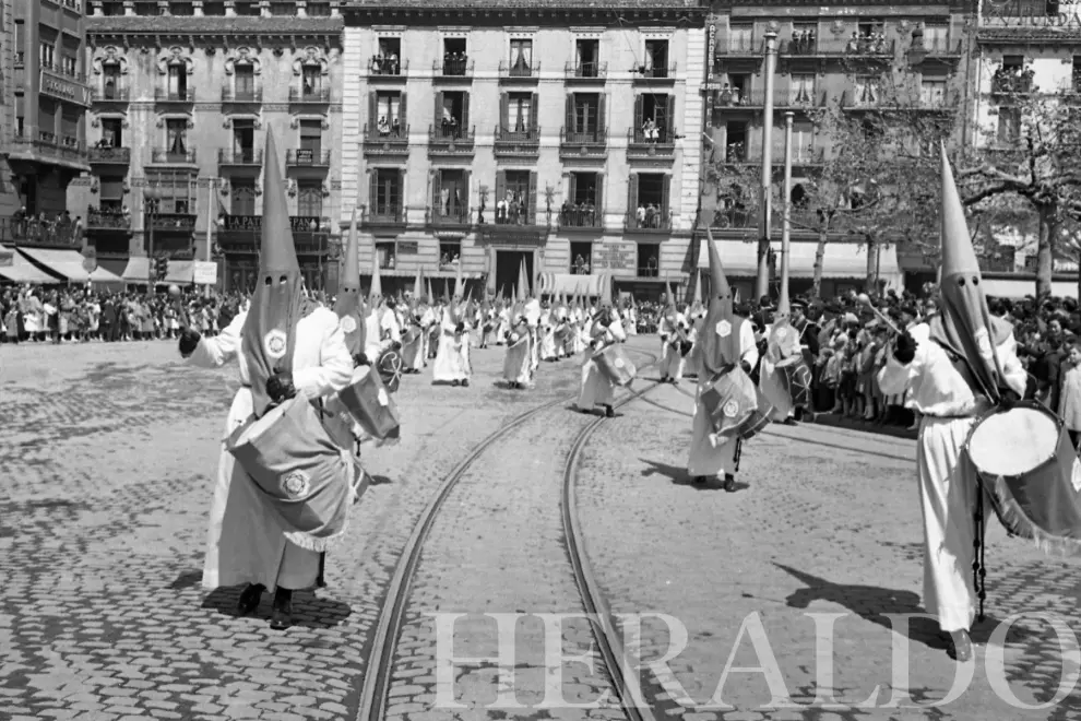 Procesión de Semana Santa en la plaza de España de Zaragoza en 1954