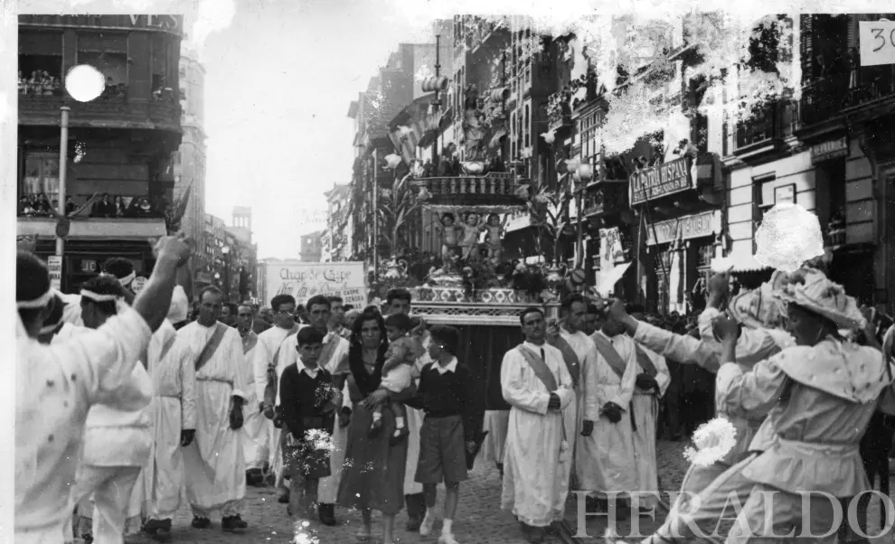 Procesión de Semana Santa en Zaragoza en la década de los 50