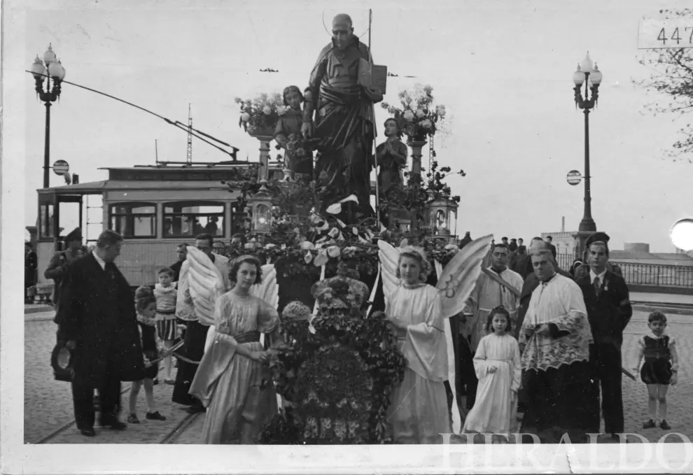 Procesión de Semana Santa en Zaragoza en los años 40.