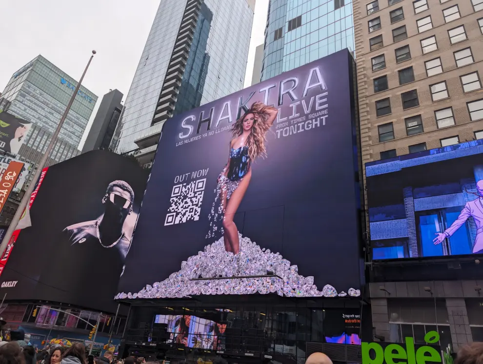 USA3421. NUEVA YORK (NY, EEUU), 26/03/2024.- Fotografía del anuncio del concierto gratuito de Shakira este martes, en el sector turístico de Times Square en Nueva York (EE. UU). La estrella colombiana Shakira ha sorprendido a sus seguidores al anunciar que presentará este martes un concierto gratis en el sector turístico de Times Square en Nueva York para presentar su nuevo disco "Las mujeres a no lloran", que salió esta semana al mercado. "Nueva York, ¡Nos vemos esta noche en Times Square a las 7:15 pm!", escribió la artista en su cuenta de X (antes Twitter). EFE/Sarah Yáñez-Richards
