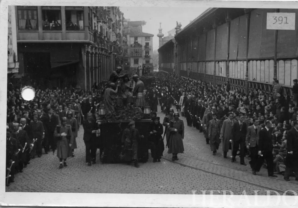 Procesión de Semana Santa en Zaragoza en los años 40.