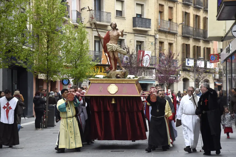 Imágenes de la procesión del Domingo de Resurrección en Huesca.