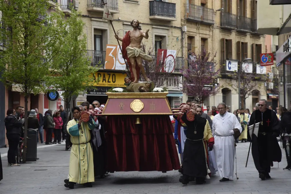 Imágenes de la procesión del Domingo de Resurrección en Huesca.