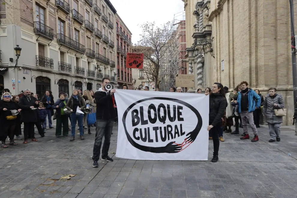 Cacerolada en protesta por los recortes y las cancelaciones en programas y actividades culturales en Zaragoza