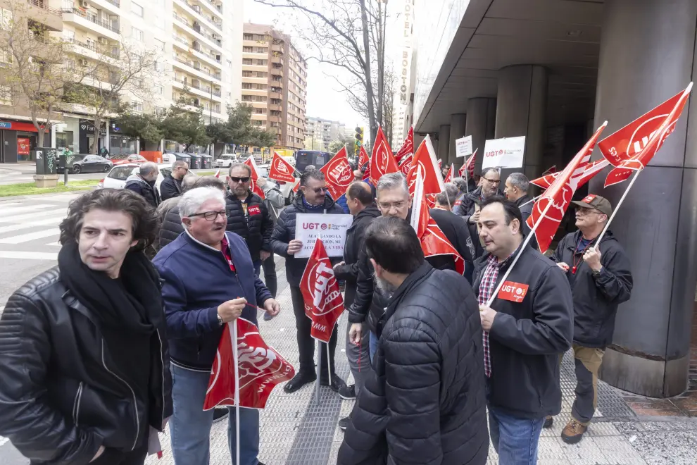 Concentración de protesta de la seguridad privada en la Tesorería General de la Seguridad Social en Zaragoza
