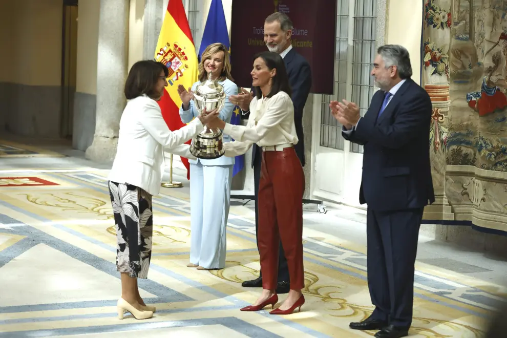 La Universidad de Alicante recibe Trofeo Joaquín Blume durante la entrega de los Premios Nacionales del Deporte 2022 en el Palacio Real El Pardo