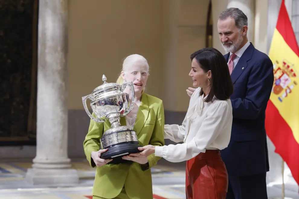 Susana Rodríguez recibe del rey Felipe VI y de la reina Letizia el Premio Reina Letizia a la mejor deportista española del año durante el acto de entrega los Premios Nacionales del Deporte