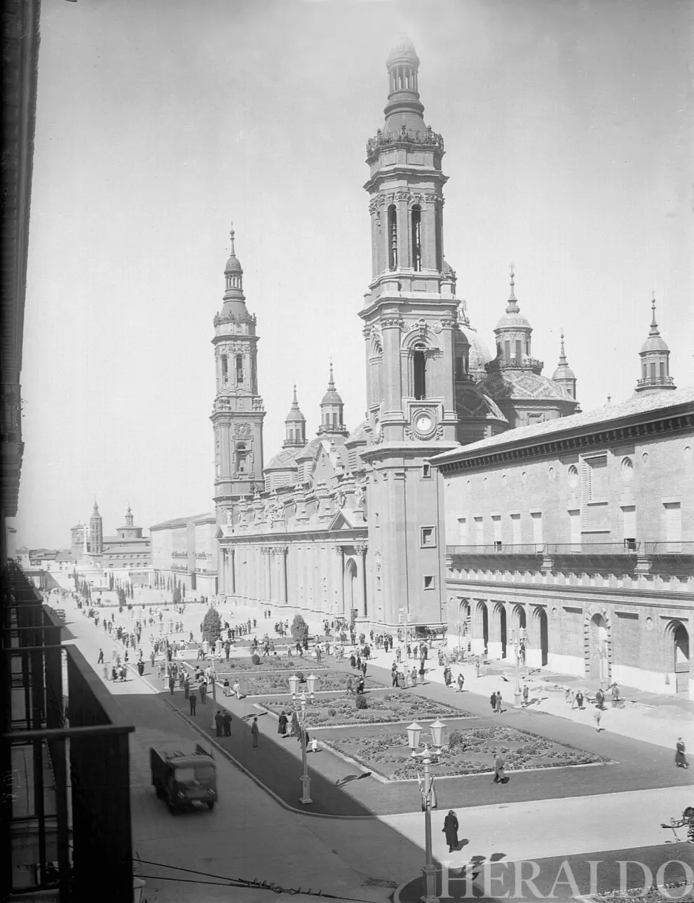 Plaza del Pilar de Zaragoza en la década de los 60.