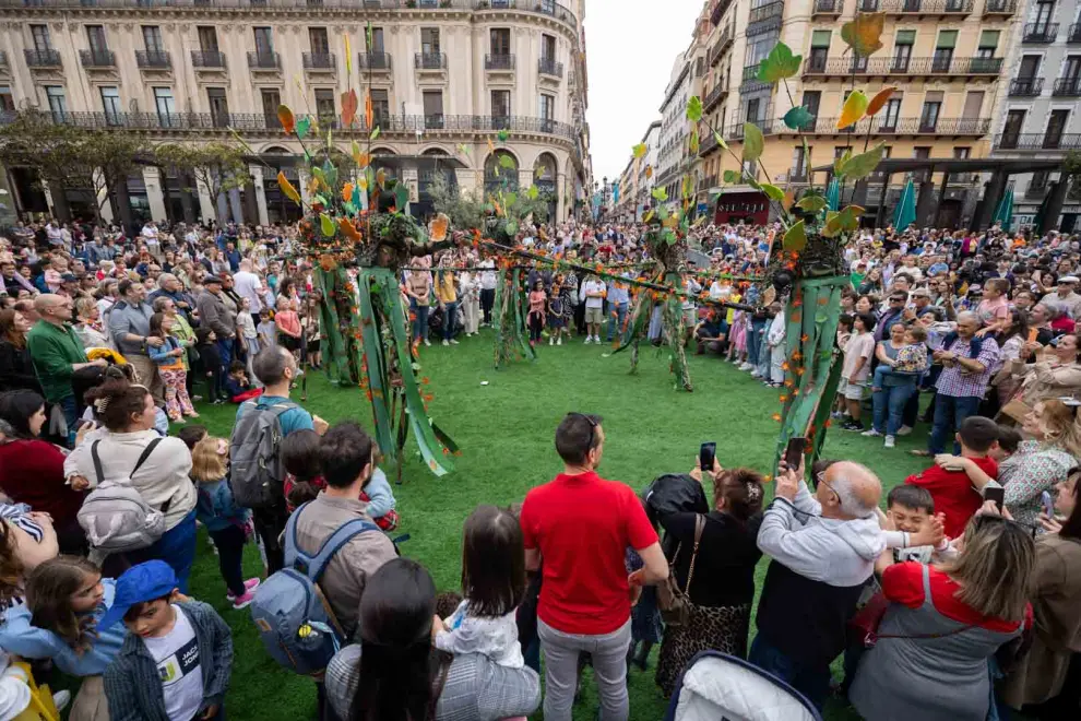Hola Primavera cubre de verde la plaza del Pilar de Zaragoza