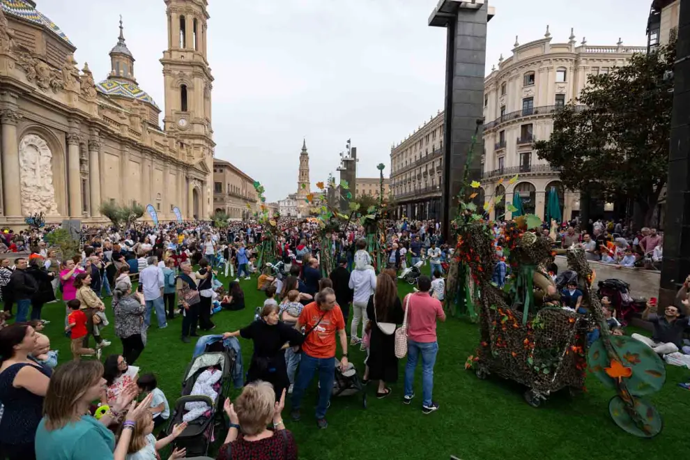 Hola Primavera cubre de verde la plaza del Pilar de Zaragoza