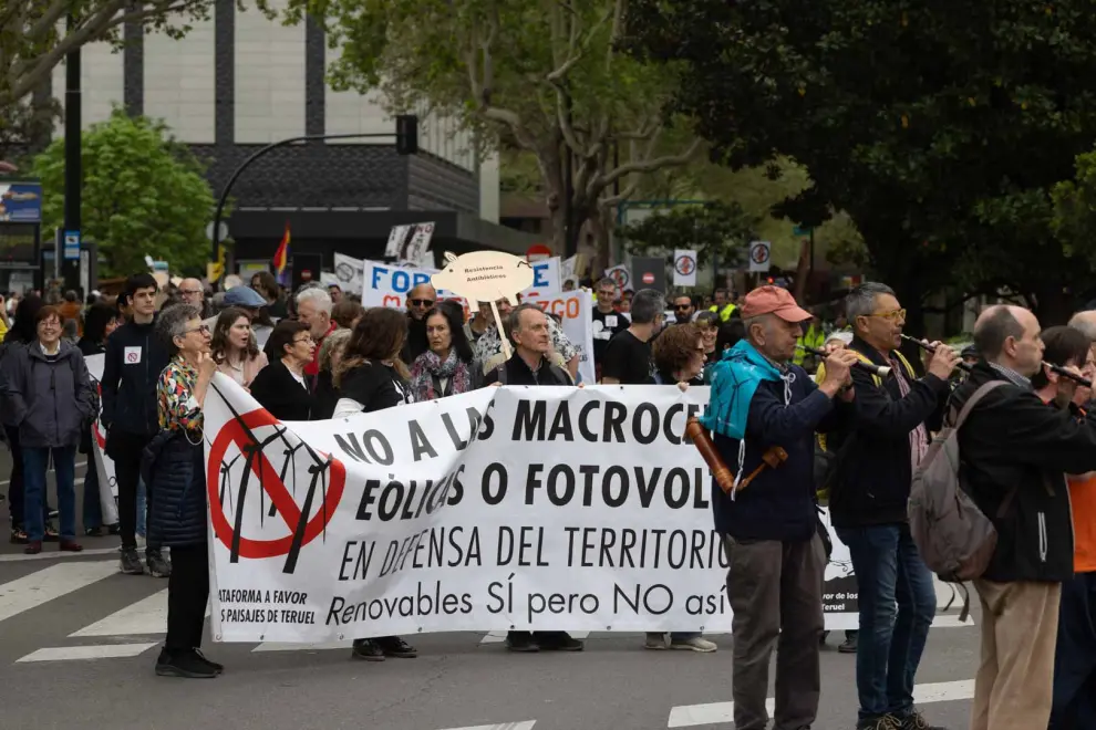 Protesta para exigir otro modelo de despliegue de las renovables en Aragón, en Zaragoza.