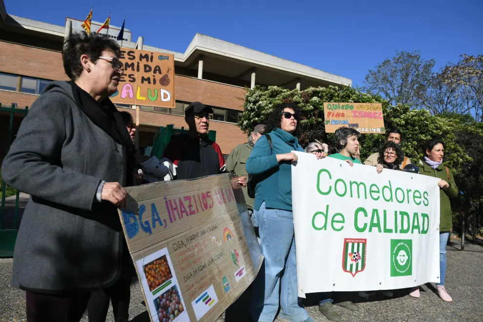 Protesta de la plataforma Come Pública y el colegio María Moliner por la mejora de los comedores escolares.