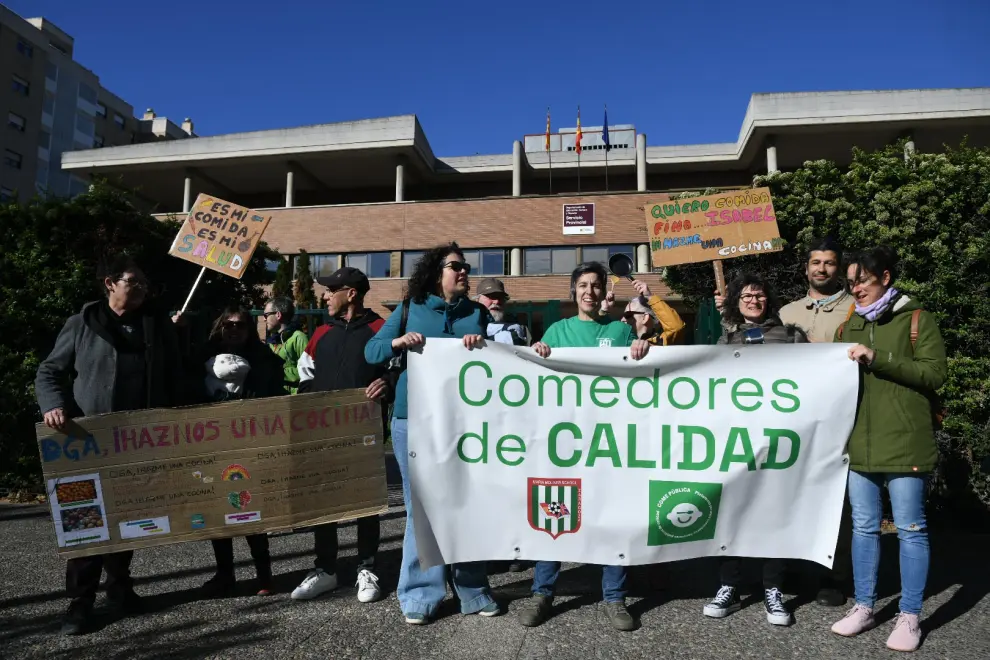 Protesta de la plataforma Come Pública y el colegio María Moliner por la mejora de los comedores escolares.