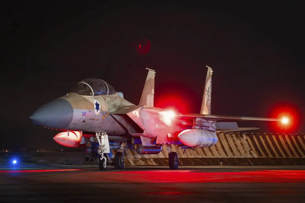 Pilotos del Ejército de Israel regresando tras la actividad anoche para la intercepción de misiles iraníes.