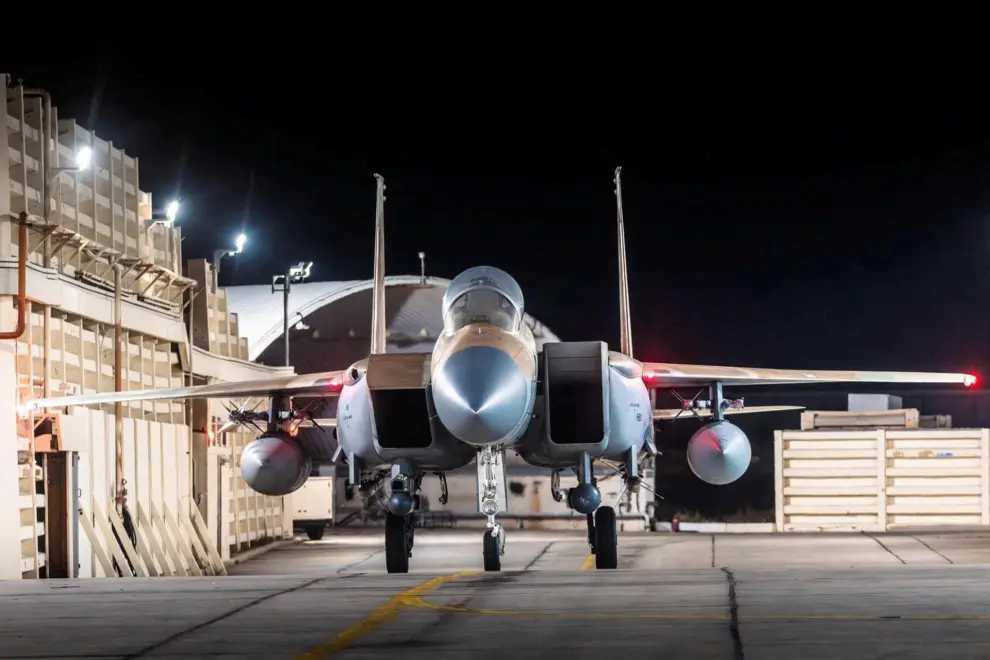 Un avión Eagle de las Fuerzas Aéreas de Israel, listo para interceptar los drones lanzados por Irán