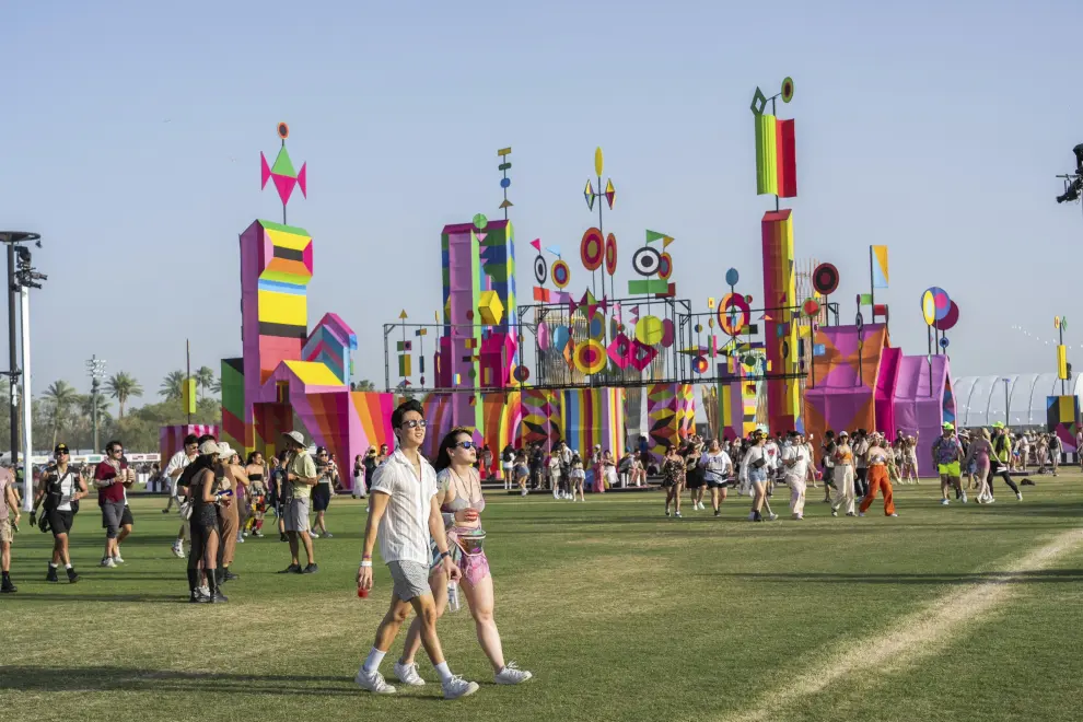 Los colores y los brillos protagonistas de los 'looks' del festival internacional.