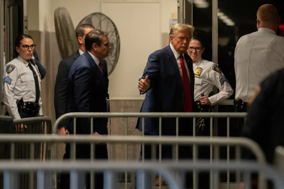 Former U.S. President Donald Trump returns from a break at Manhattan criminal court in New York, U.S., on Monday, April 15, 2024. Jury selection beings Monday in Trumps criminal trial where he faces 34 felony counts of falsifying business records as part of an alleged scheme to silence claims of extramarital sexual encounters during his 2016 presidential campaign. Jeenah Moon/Pool via REUTERS [[[REUTERS VOCENTO]]]
