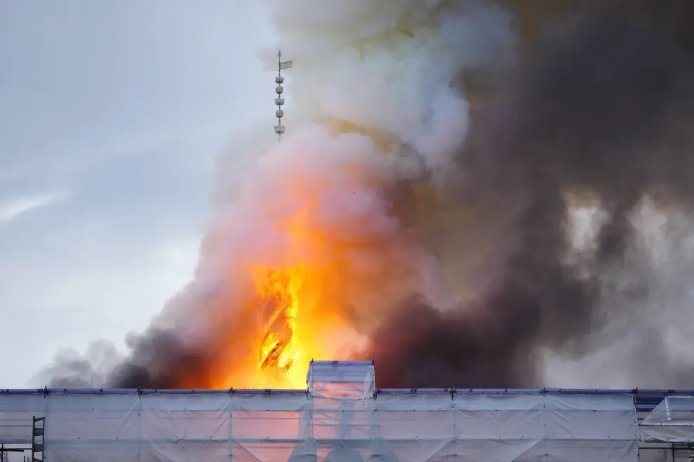 Fotos del incendio en la antigua bolsa de Copenhague DENMARK FIRE