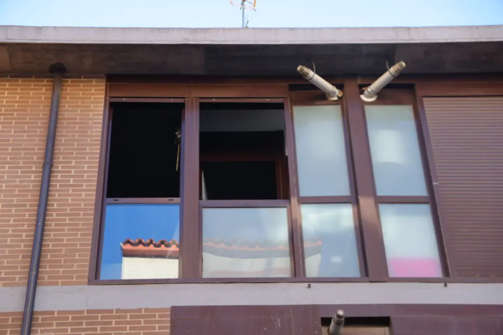 Fotos del incendio en un edificio del barrio Oliver de Zaragoza