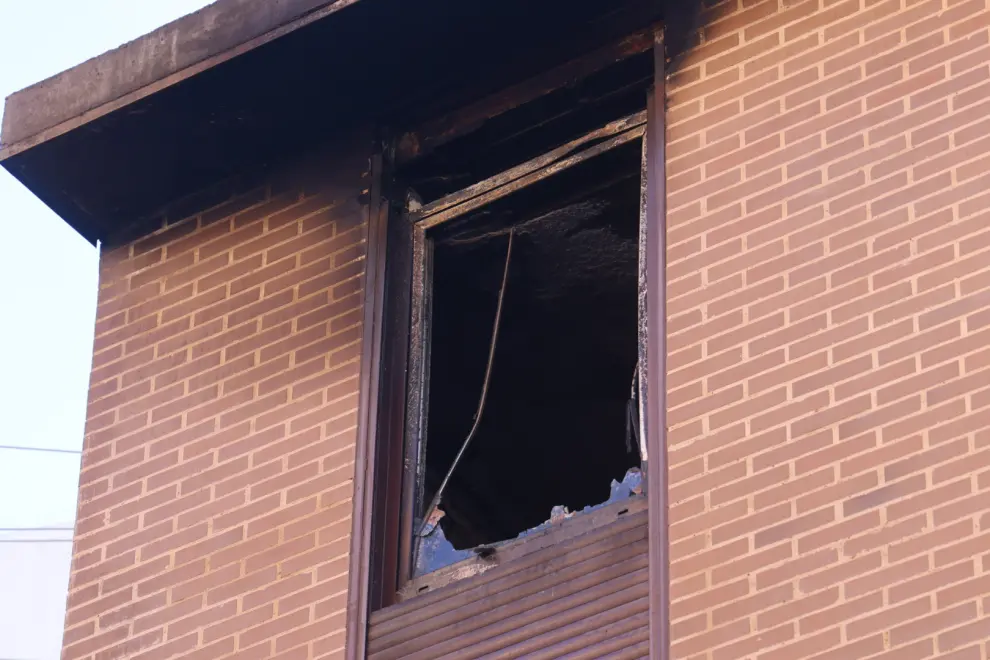 Fotos del incendio en un edificio del barrio Oliver de Zaragoza
