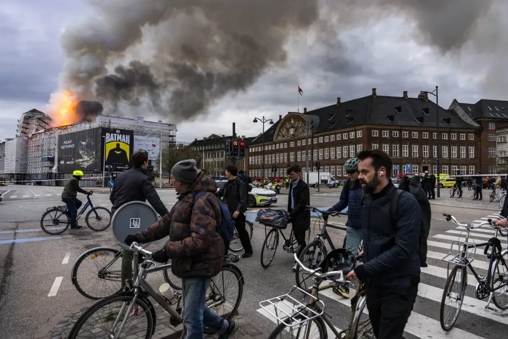 Incendio en la antigua bolsa de Copenhague
