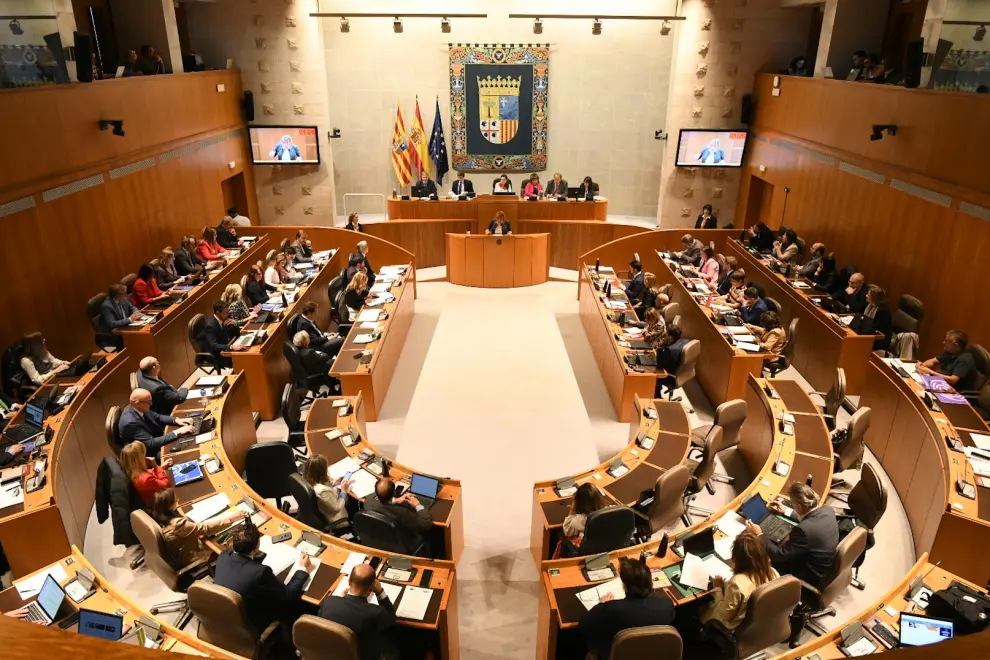 Azcón plantea un frente antitrasvase del Ebro y el PSOE le reprocha que está "solo" en el PP.