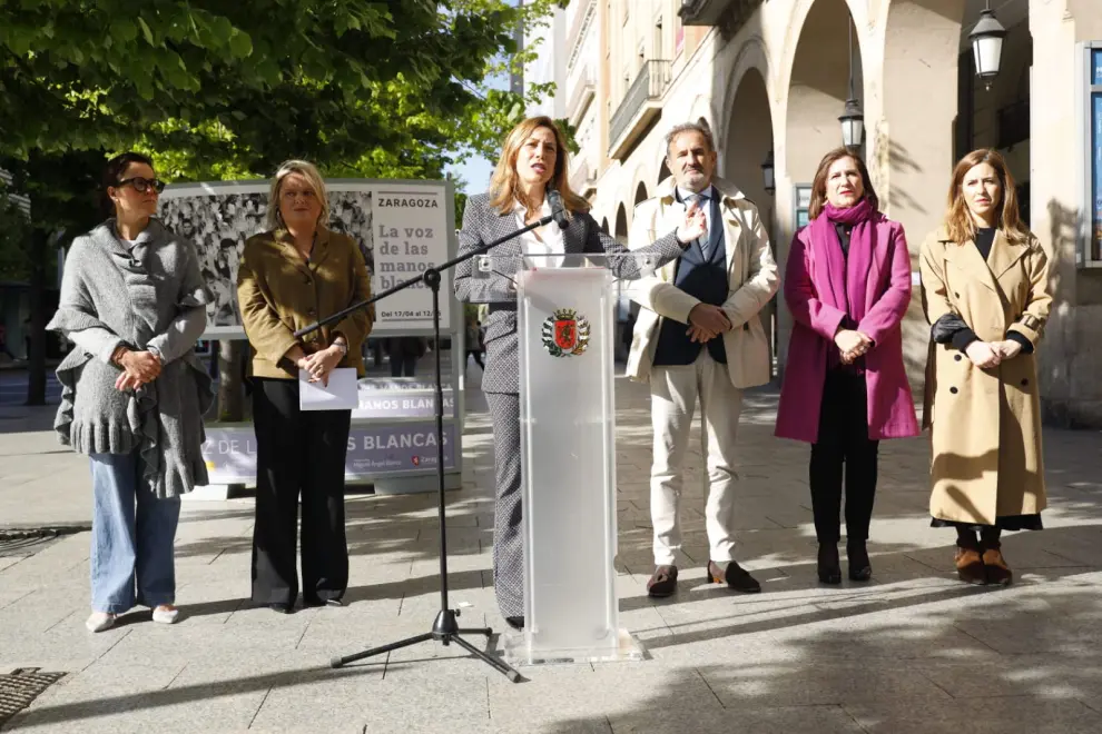 Mar Blanco y Natalia Chueca Inauguran en Zaragoza de la exposición “La Voz de las Manos Blancas” en homenaje a Miguel Ángel Blanco y al resto de víctimas de ETA