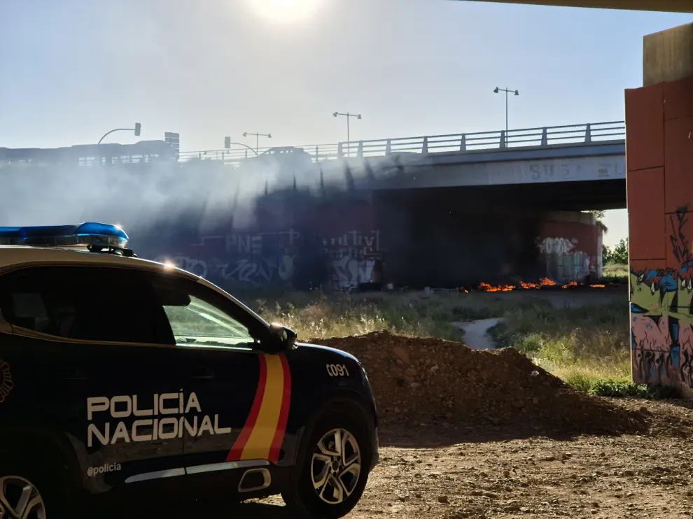 Pequeño incendio en las inmediaciones a la Estación de Delicias de Zaragoza