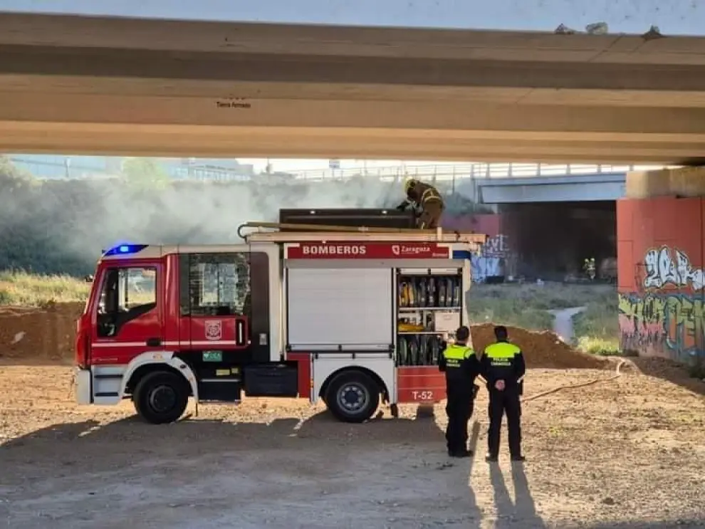 Pequeño incendio en las inmediaciones a la Estación de Delicias de Zaragoza