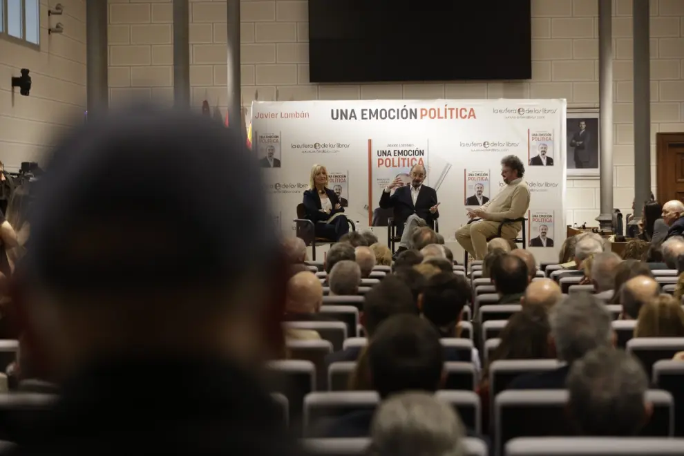 Imágenes de la presentación, en el salón de plenos de la DPZ, de las memorias del expresidente del Gobierno de Aragón, el socialista Javier Lambán.