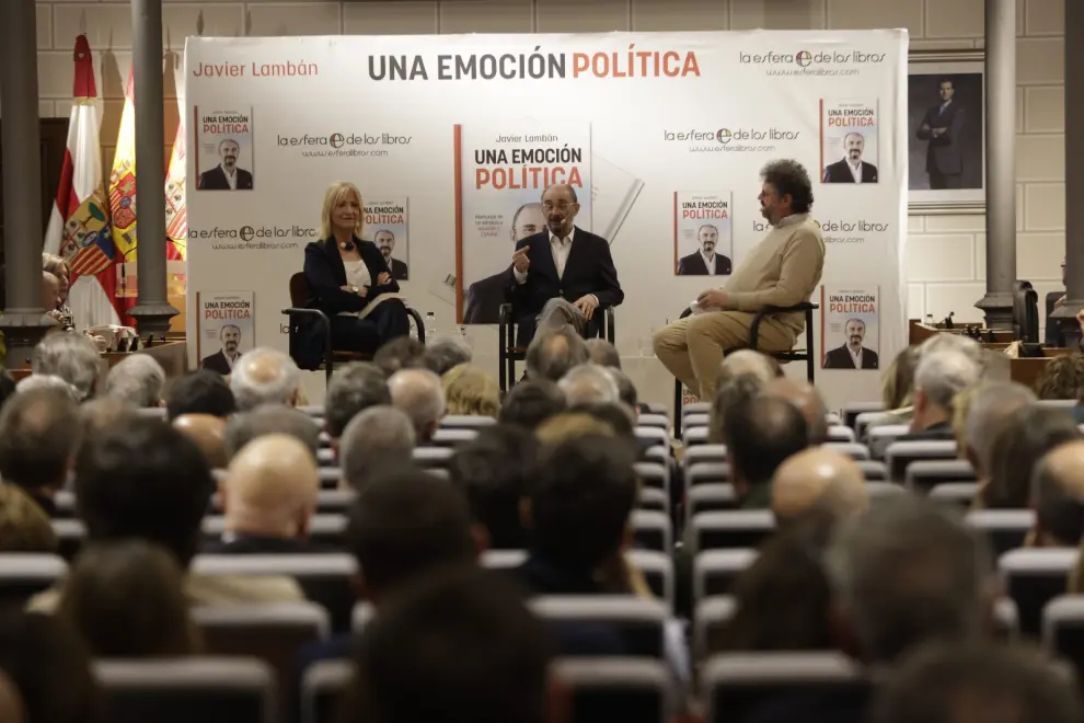 Imágenes de la presentación, en el salón de plenos de la DPZ, de las memorias del expresidente del Gobierno de Aragón, el socialista Javier Lambán.