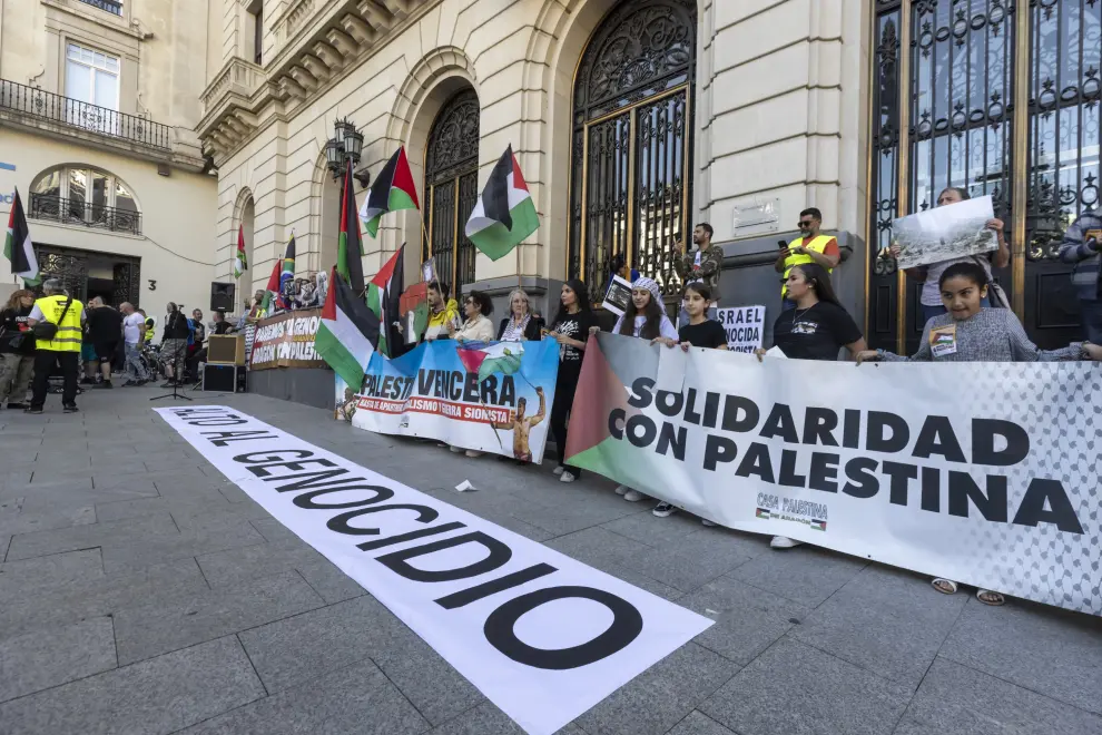 Concentración celebrada este sábado en la plaza de España de Zaragoza en solidaridad con Palestina.