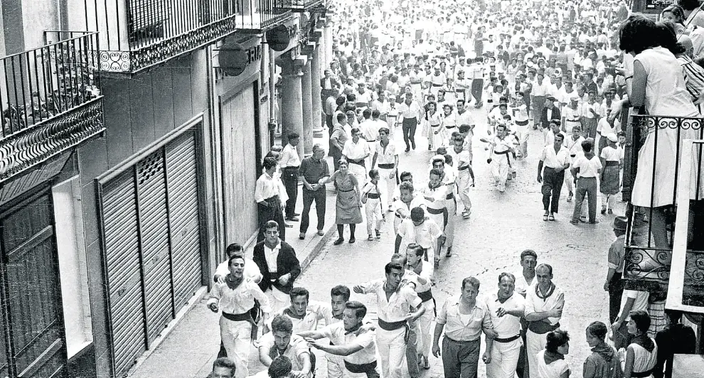 Las fiestas de La Vaquilla en la plaza del Torico en 1961.